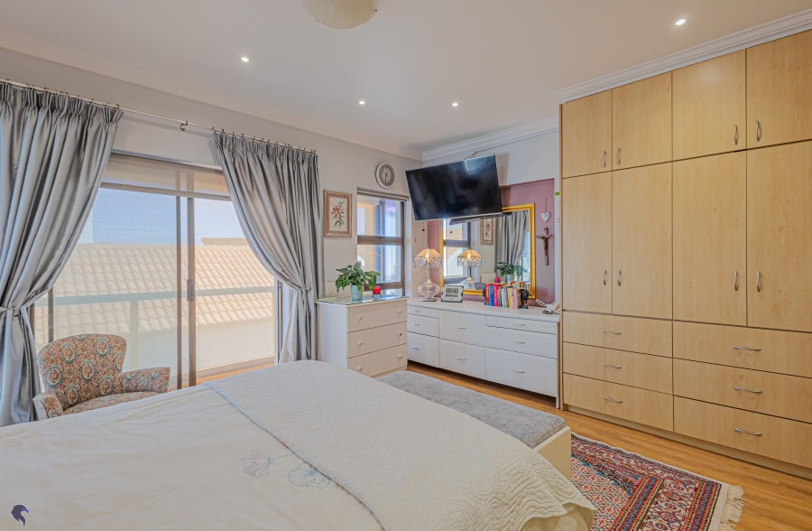 4 Bedroom Property for Sale in Calypso Beach Western Cape
